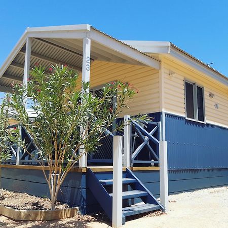ホテル Coral Coast Tourist Park カーナーボン エクステリア 写真