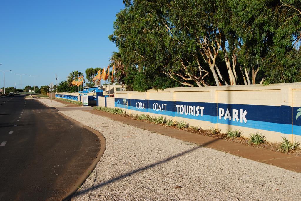 ホテル Coral Coast Tourist Park カーナーボン エクステリア 写真